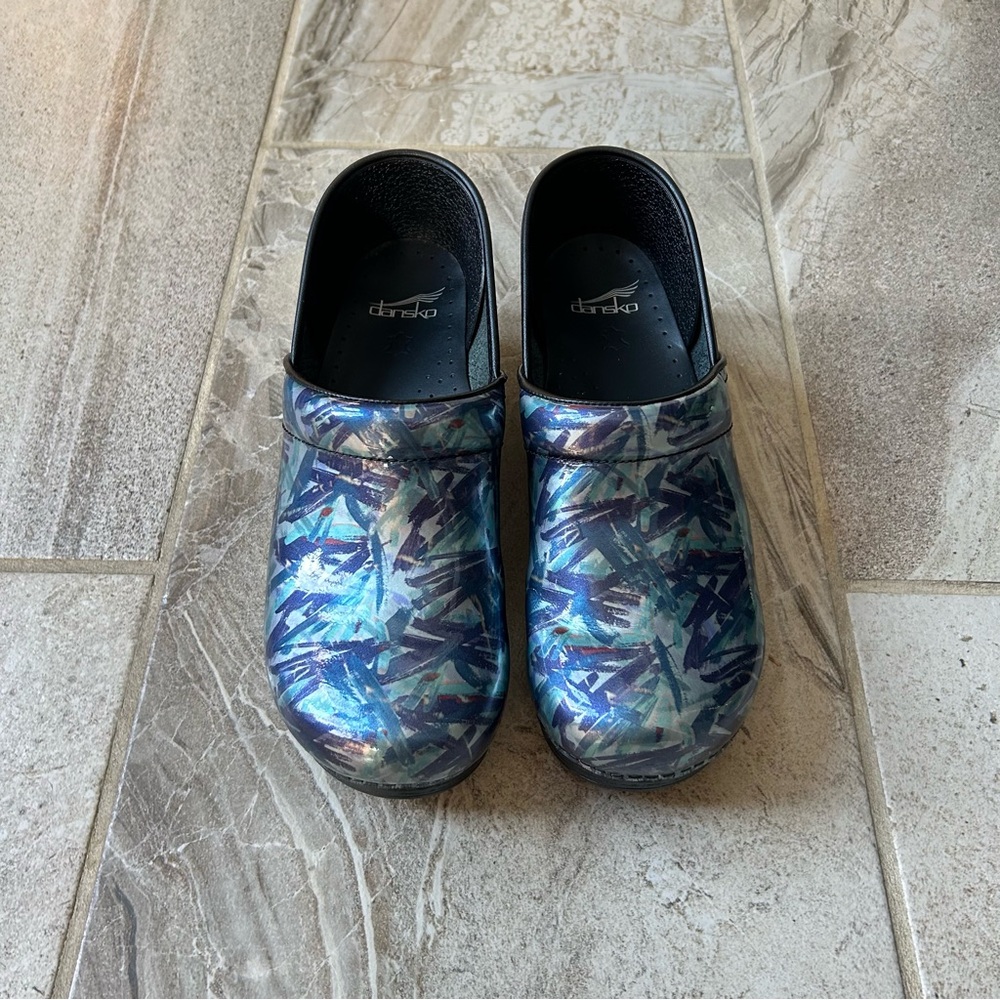 Dansko Professional Women’s Painted Patent Leather Clogs, Size 42 EU/ 11.5-12 US
